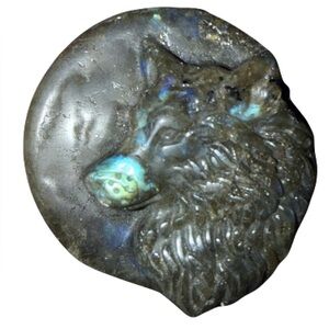 New Artisan Hand Carved Flash Labradorite Wolf Head Palm Stone 29.2g OOAK